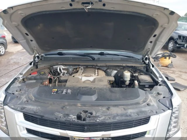 Cadillac Escalade LUXURY* 6.2L V8 420HP* Клип на мотор* Крайна цена!, снимка 9 - Автомобили и джипове - 52975915