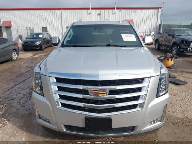 Cadillac Escalade LUXURY* 6.2L V8 420HP* Клип на мотор* Крайна цена!, снимка 11 - Автомобили и джипове - 52975915