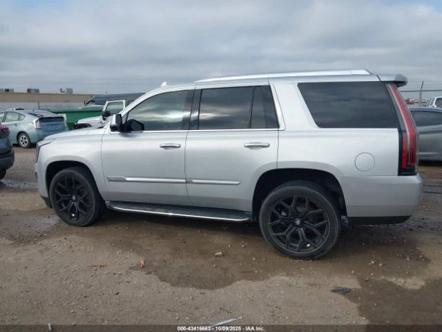 Cadillac Escalade LUXURY* 6.2L V8 420HP* Клип на мотор* Крайна цена!, снимка 13 - Автомобили и джипове - 52975915