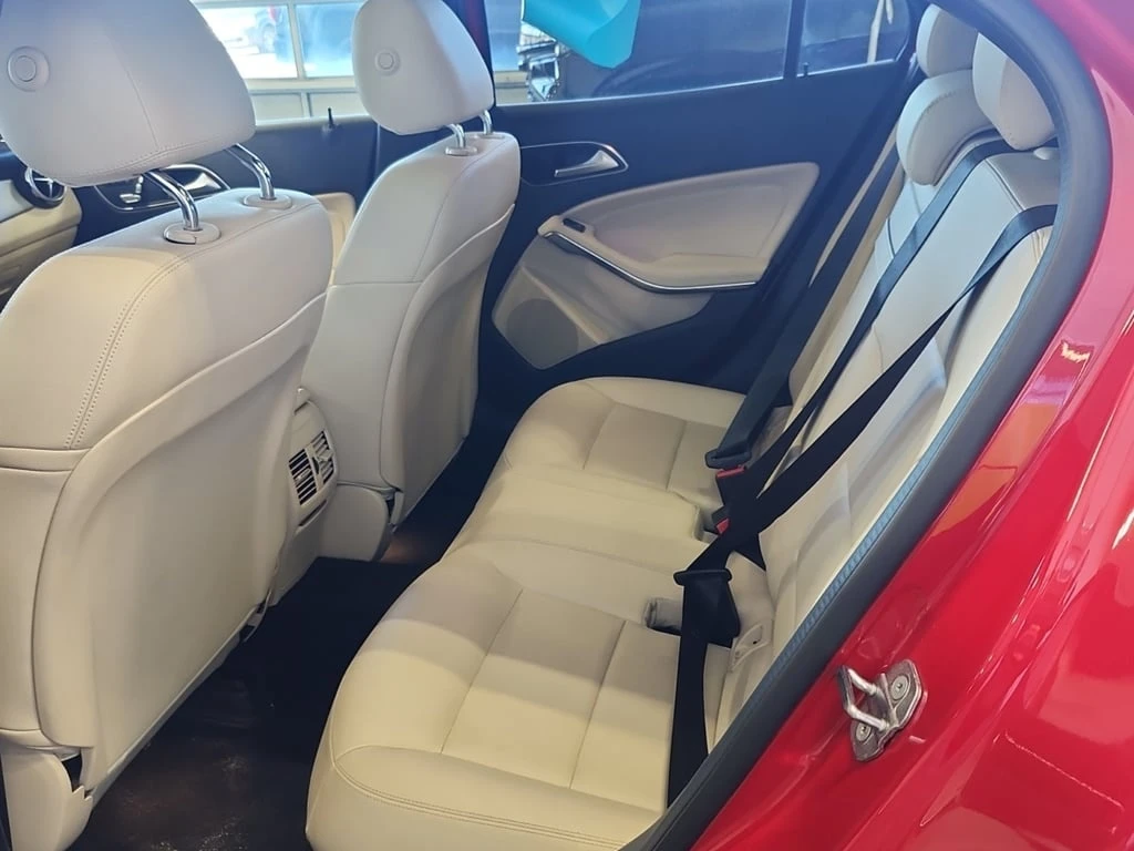 Mercedes-Benz GLA 250 * CARFAX * БЕЗ ПЪРВОНАЧАЛНА ВНОСКА - изображение 10