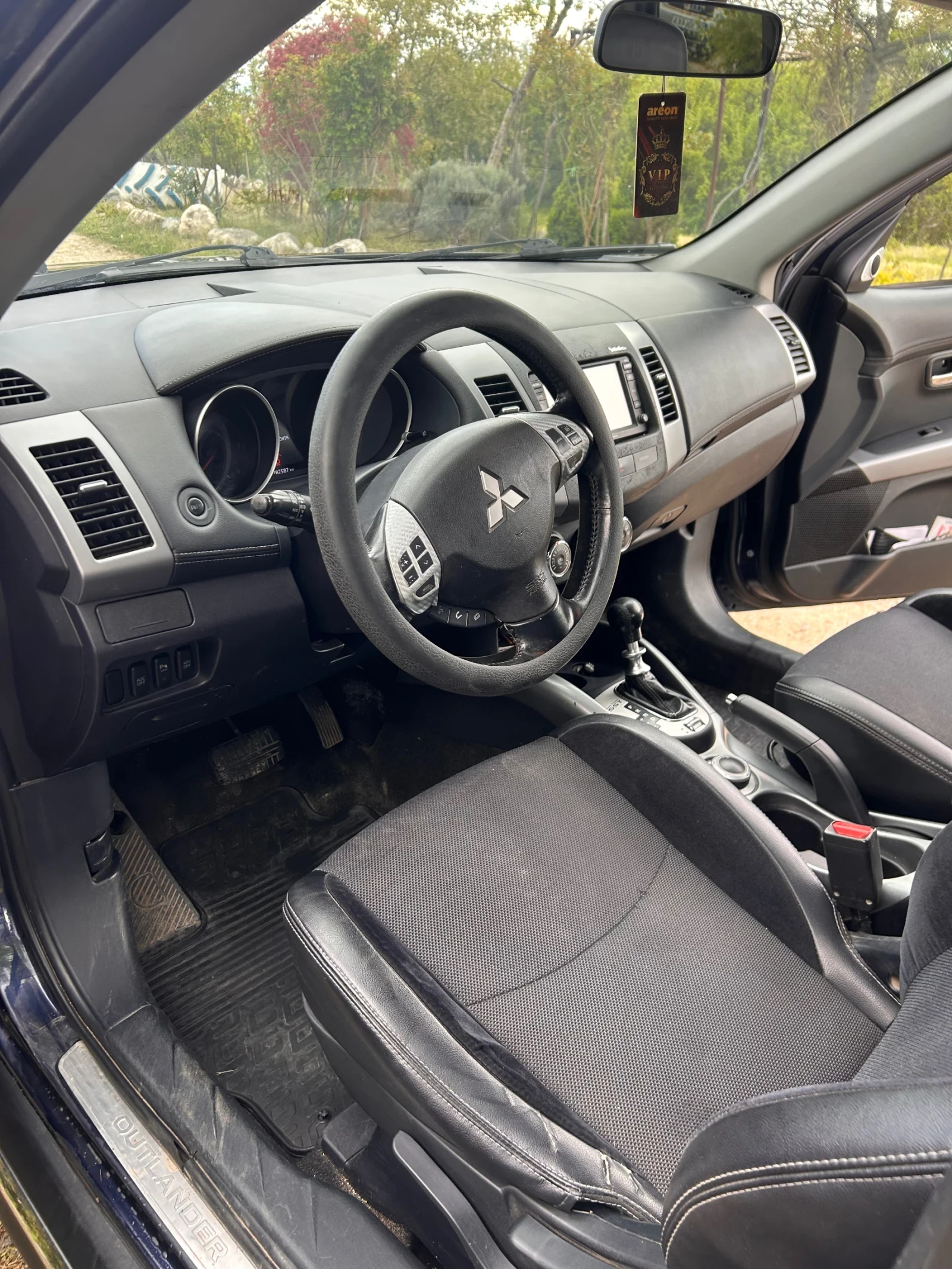 Mitsubishi Outlander, снимка 8 - Автомобили и джипове - 54372809