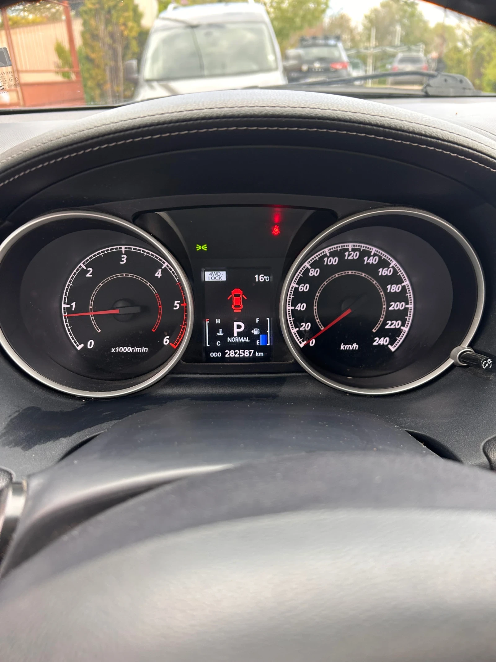 Mitsubishi Outlander, снимка 7 - Автомобили и джипове - 54372809