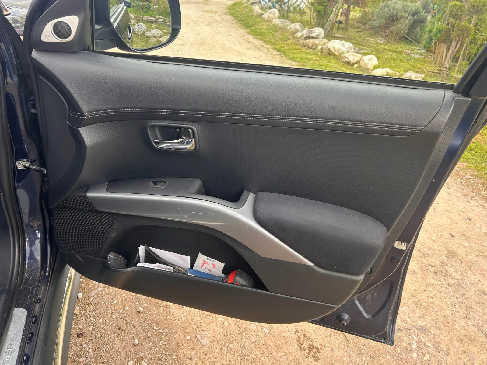 Mitsubishi Outlander, снимка 17 - Автомобили и джипове - 54372809
