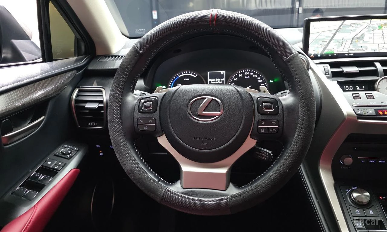 Lexus NX 300h SUPREME* ПОДГРЕВ* НАВИГАЦИЯ* ОБДУХВАНЕ, снимка 4 - Автомобили и джипове - 54961417