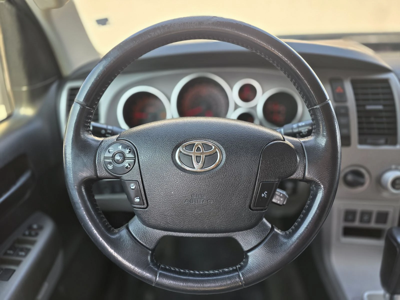 Toyota Sequoia SR5 4.6L V8 AWD, снимка 12 - Автомобили и джипове - 55320157