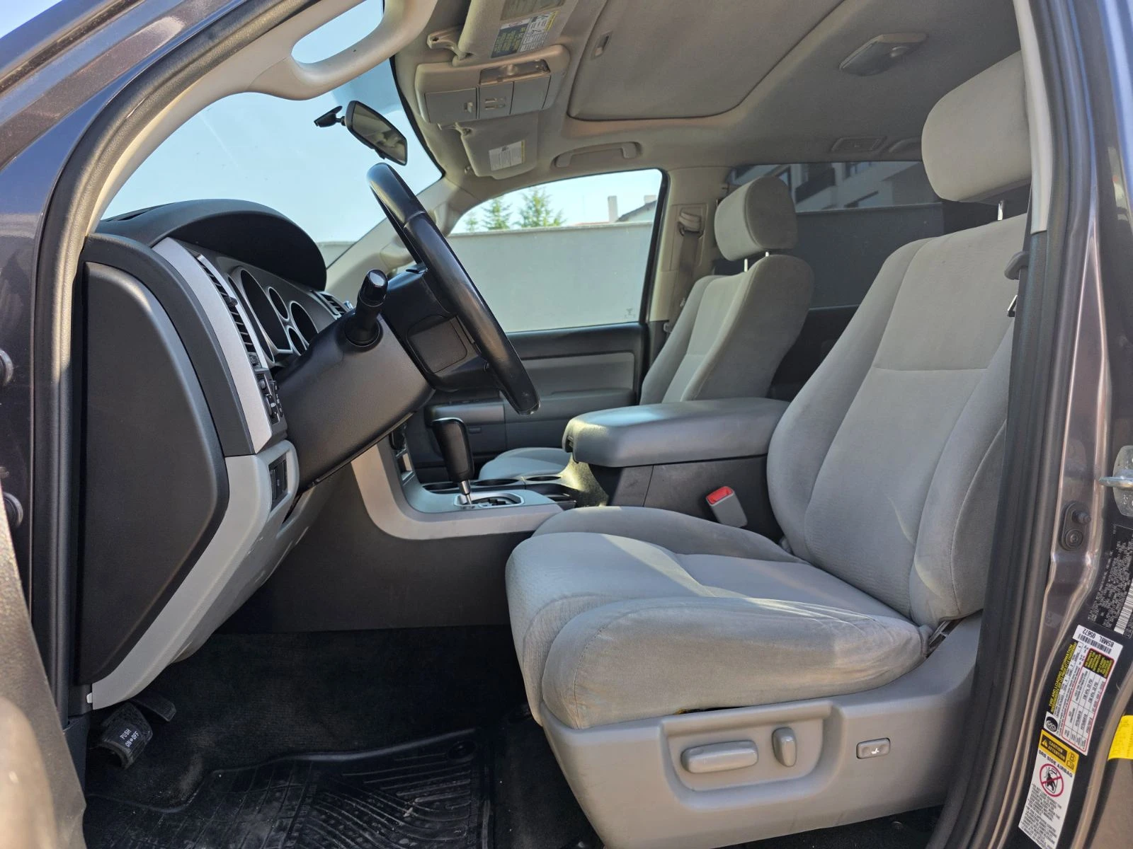 Toyota Sequoia SR5 4.6L V8 AWD, снимка 9 - Автомобили и джипове - 55320157