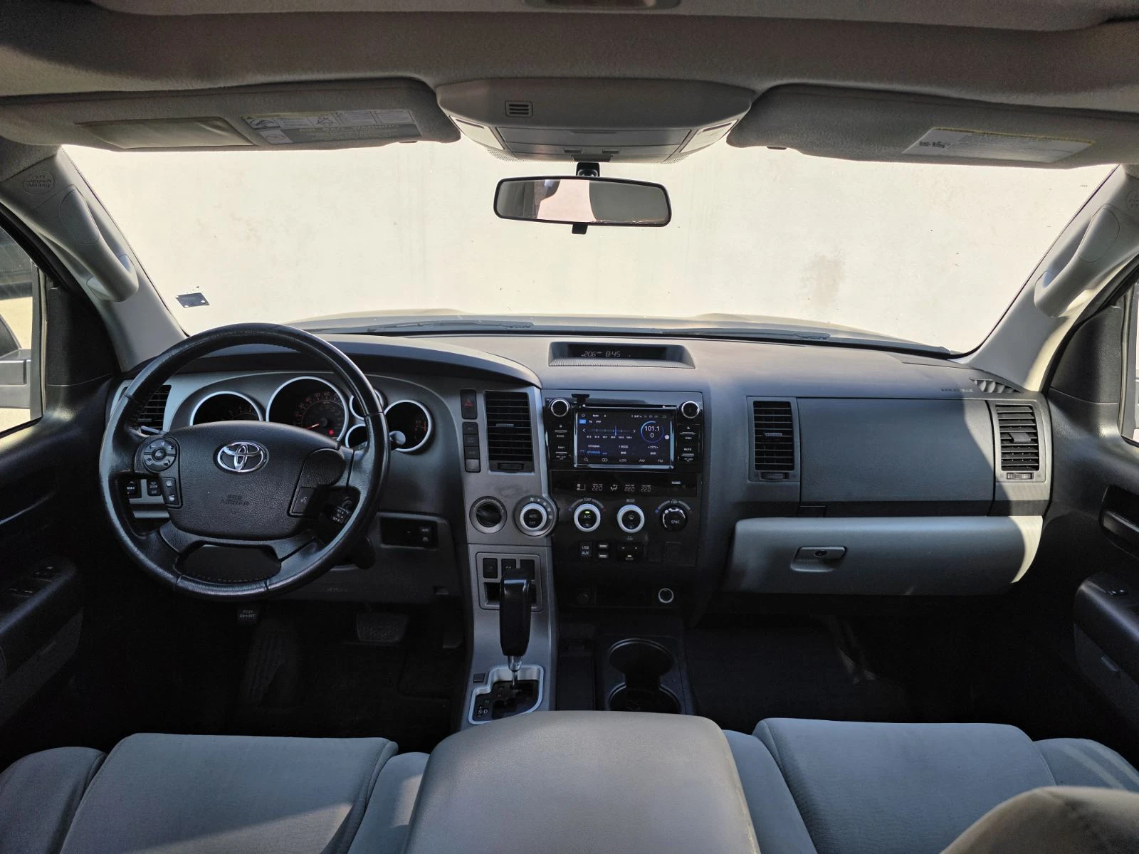 Toyota Sequoia SR5 4.6L V8 AWD, снимка 11 - Автомобили и джипове - 55320157