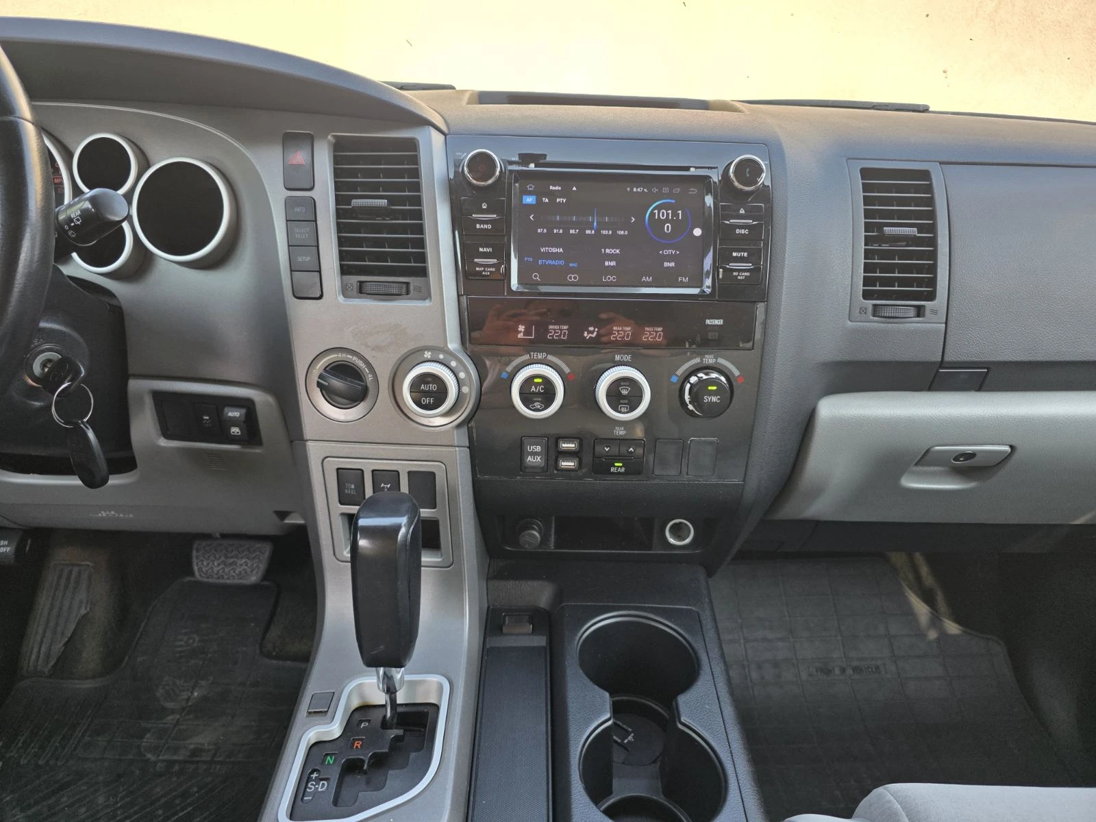 Toyota Sequoia SR5 4.6L V8 AWD, снимка 14 - Автомобили и джипове - 55320157