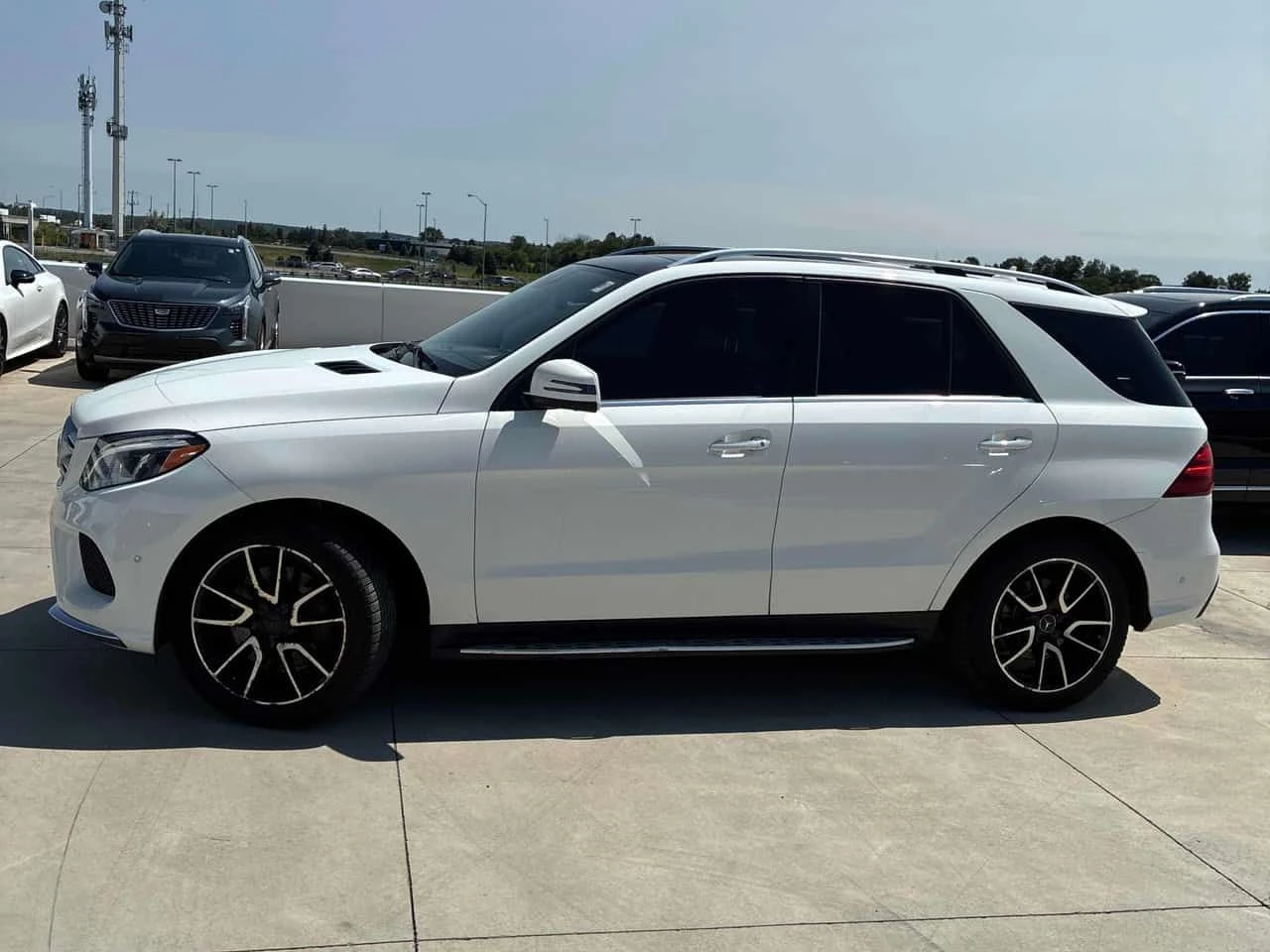 Mercedes-Benz GLE 400 4MATIC | CARFAX | АВТОКРЕДИТ БЕЗ ПЪРВОНАЧАЛНА, снимка 3 - Автомобили и джипове - 55601158