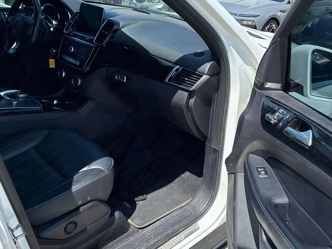 Mercedes-Benz GLE 400 4MATIC | CARFAX | АВТОКРЕДИТ БЕЗ ПЪРВОНАЧАЛНА, снимка 10 - Автомобили и джипове - 55601158
