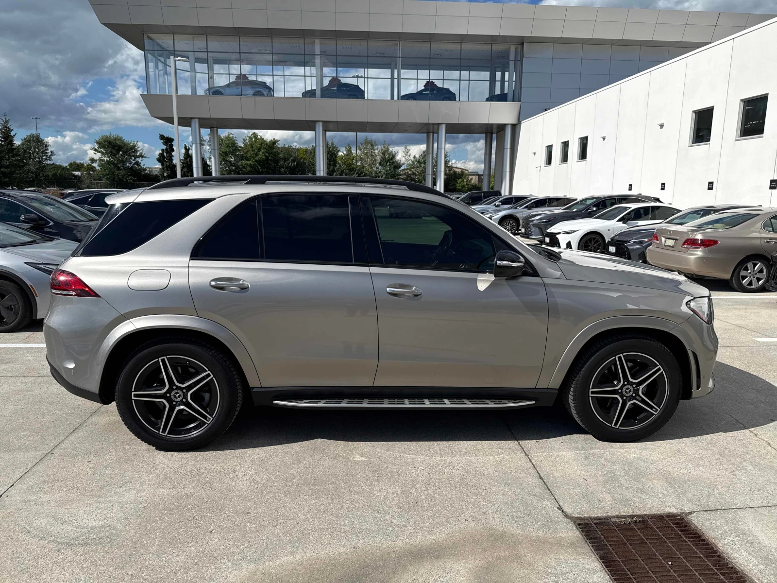 Mercedes-Benz GLE 350 * CARFAX * BURMESTER * 360 CAMERA * PANO, снимка 3 - Автомобили и джипове - 55906326