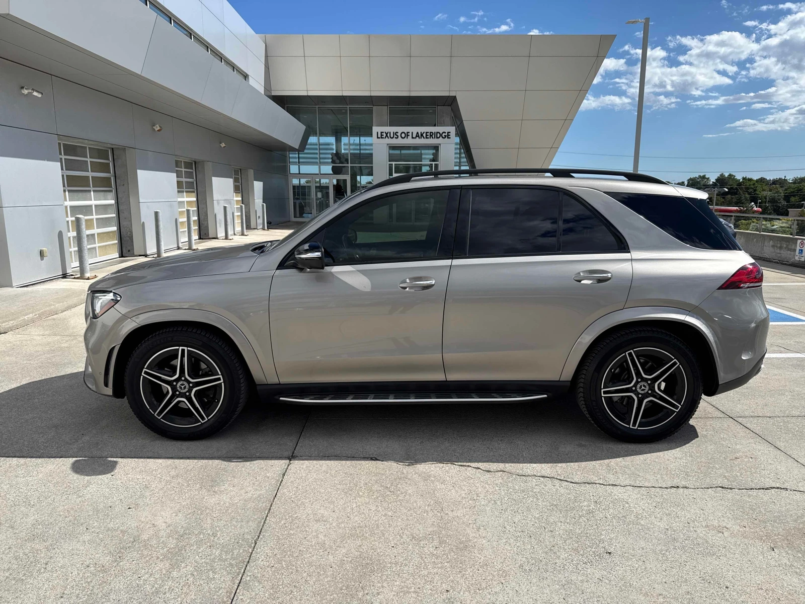 Mercedes-Benz GLE 350 * CARFAX * BURMESTER * 360 CAMERA * PANO, снимка 2 - Автомобили и джипове - 55906326