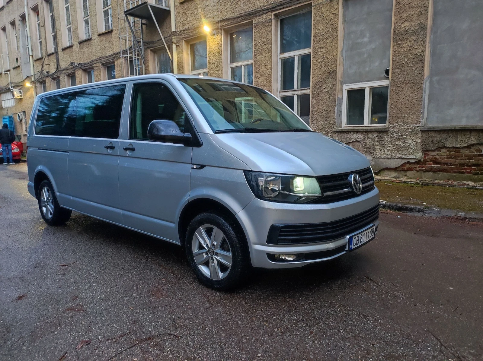 VW Caravelle 2.0TDI - изображение 2