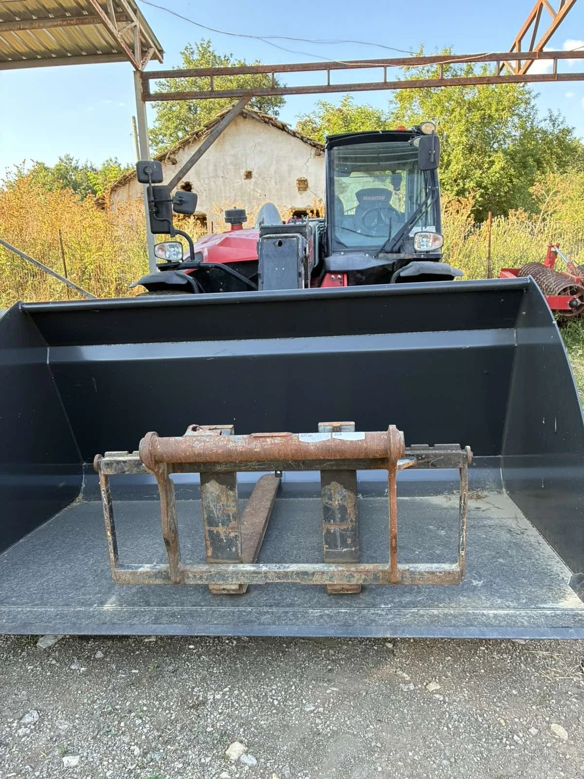 Телескопичен товарач Manitou, снимка 2 - Селскостопанска техника - 55773321
