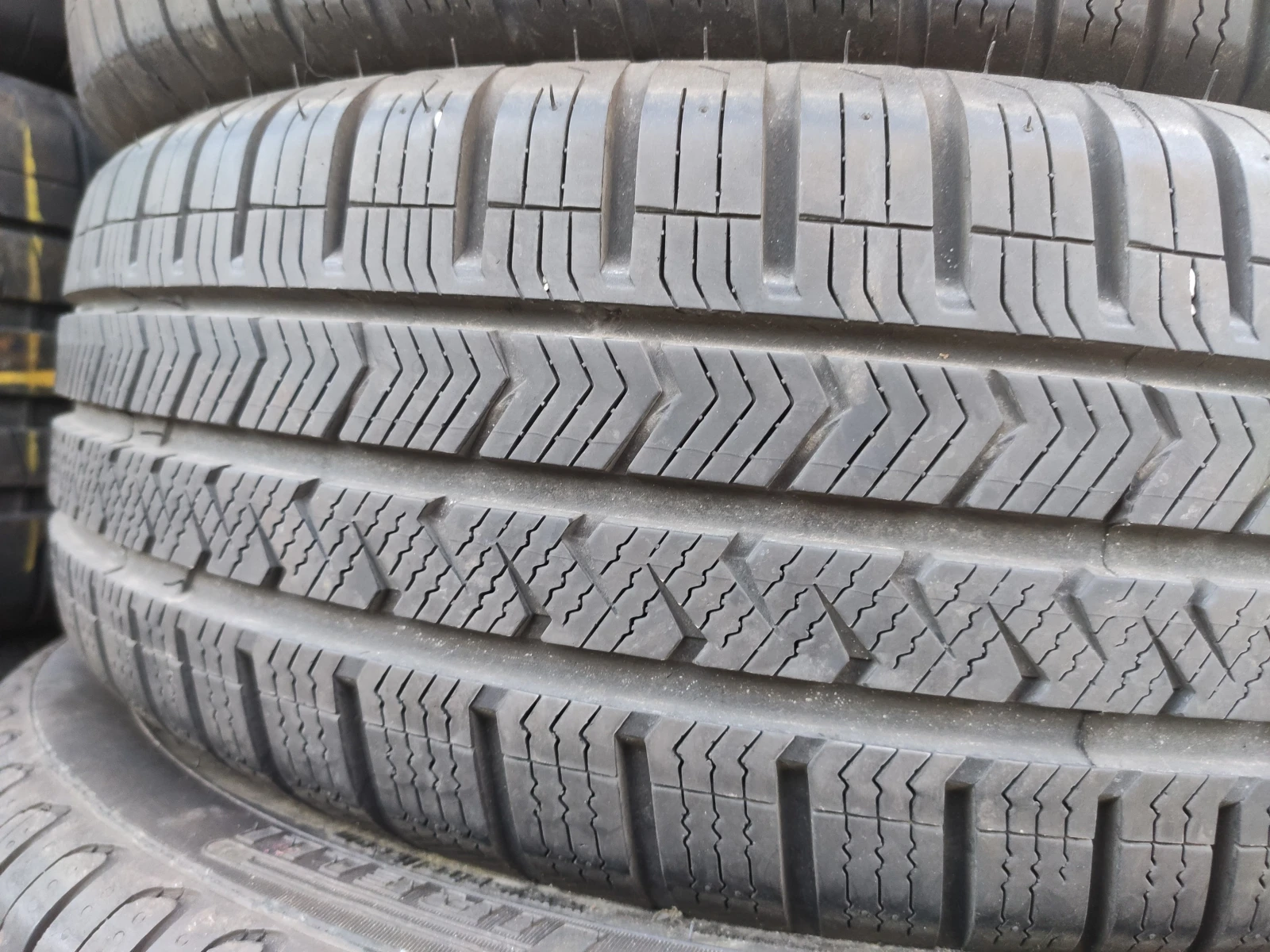 Гуми Всесезонни 195/70R14, снимка 4 - Гуми и джанти - 55498361