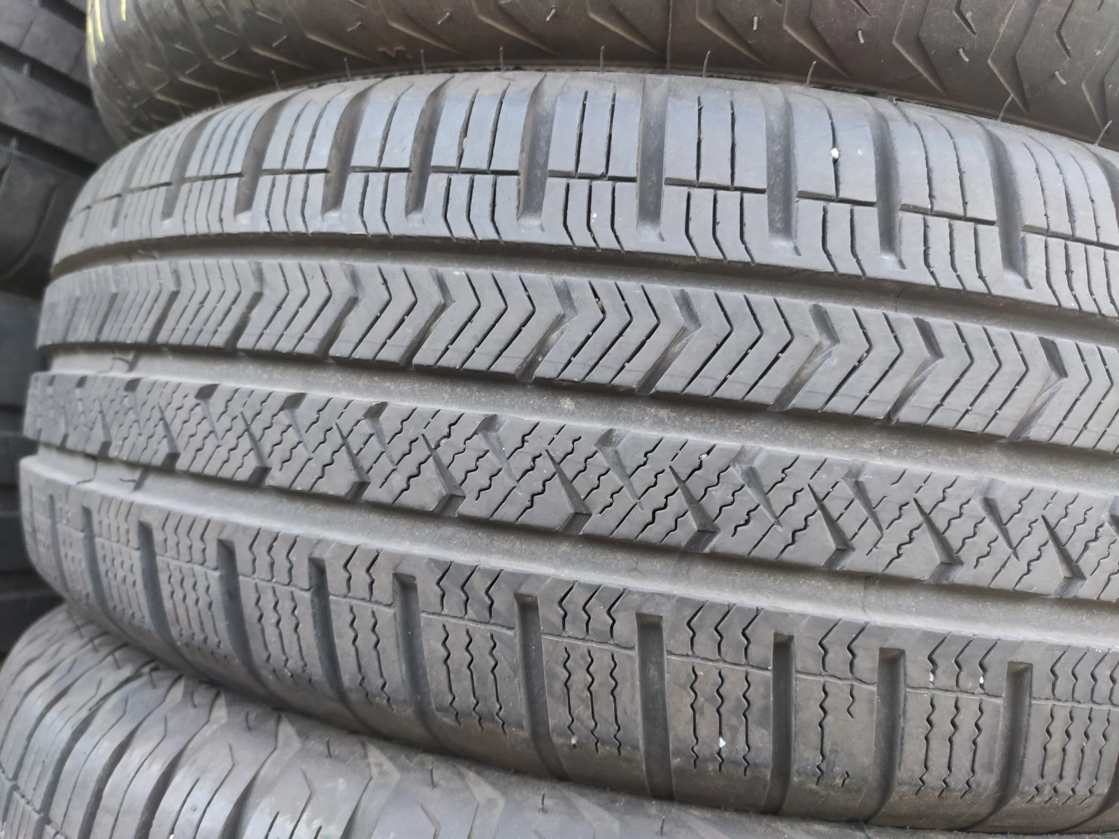 Гуми Всесезонни 195/70R14, снимка 2 - Гуми и джанти - 55498361