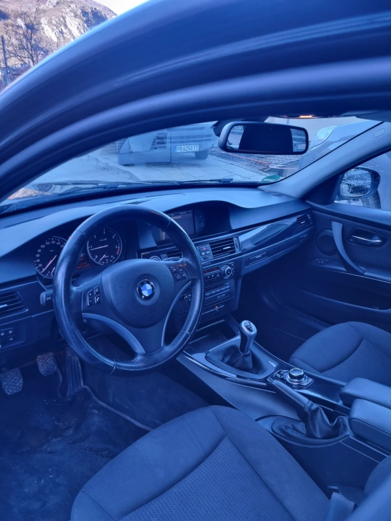 BMW 320 184к.с Е91 Face/Navi, снимка 12 - Автомобили и джипове - 48756136