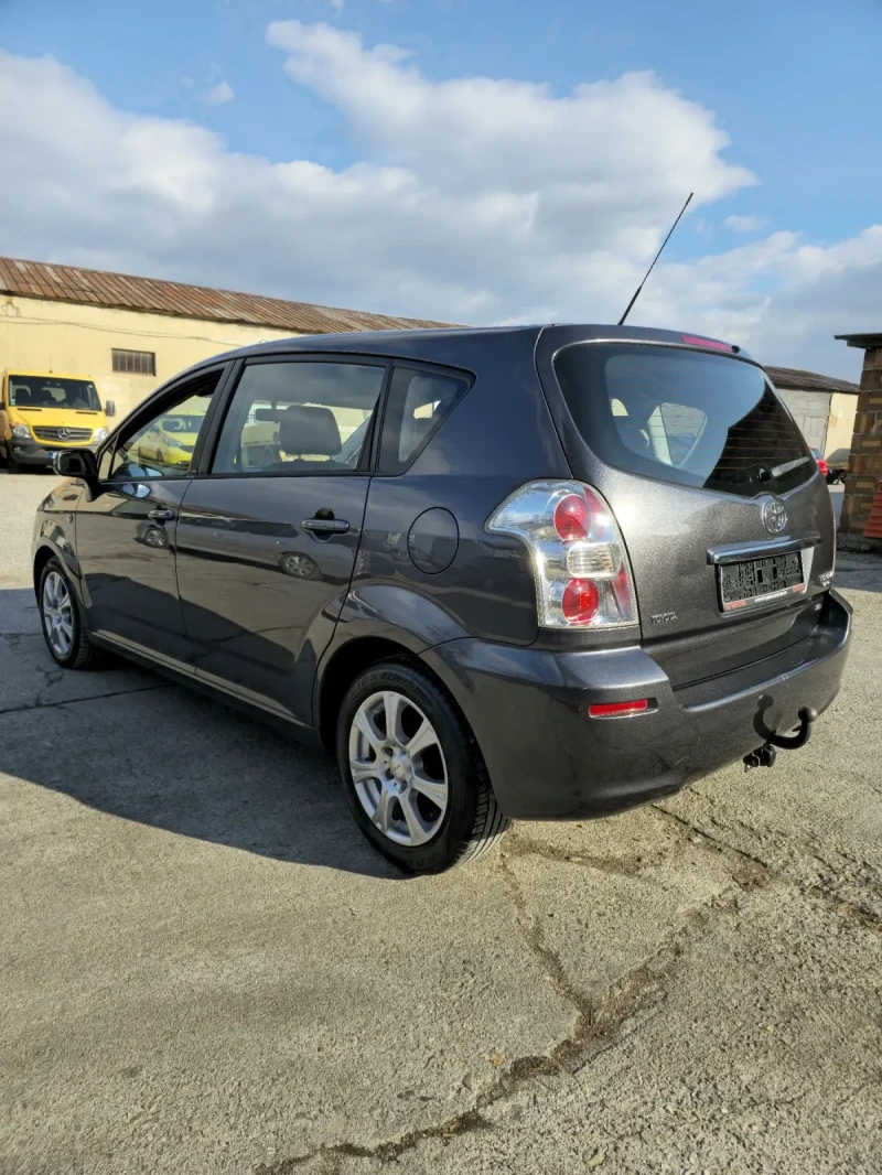 Toyota Verso 2.2 D-4-D, снимка 5 - Автомобили и джипове - 48979269