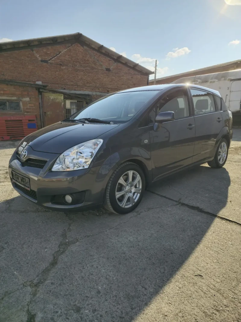 Toyota Verso 2.2 D-4-D, снимка 6 - Автомобили и джипове - 48979269