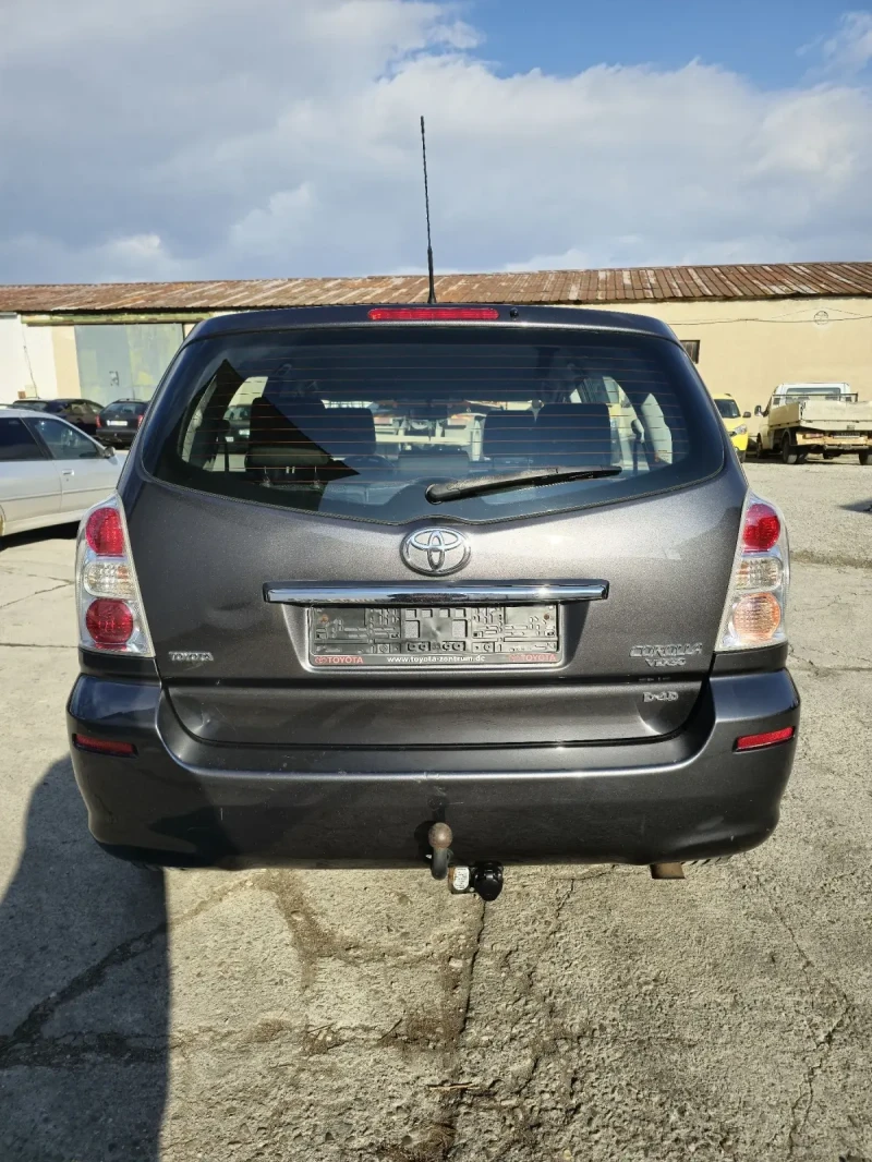 Toyota Verso 2.2 D-4-D, снимка 4 - Автомобили и джипове - 48979269