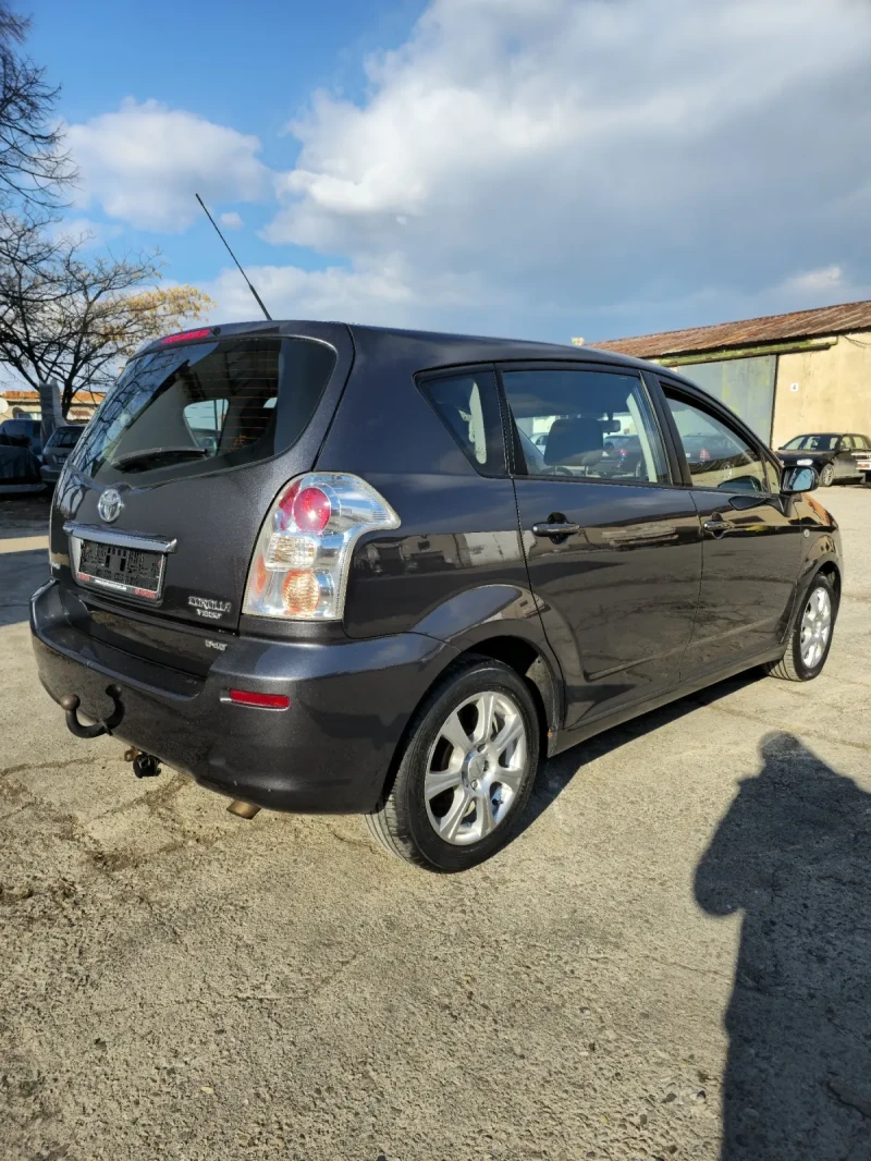 Toyota Verso 2.2 D-4-D, снимка 3 - Автомобили и джипове - 48979269