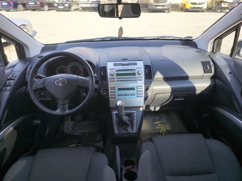 Toyota Verso 2.2 D-4-D, снимка 8 - Автомобили и джипове - 48979269