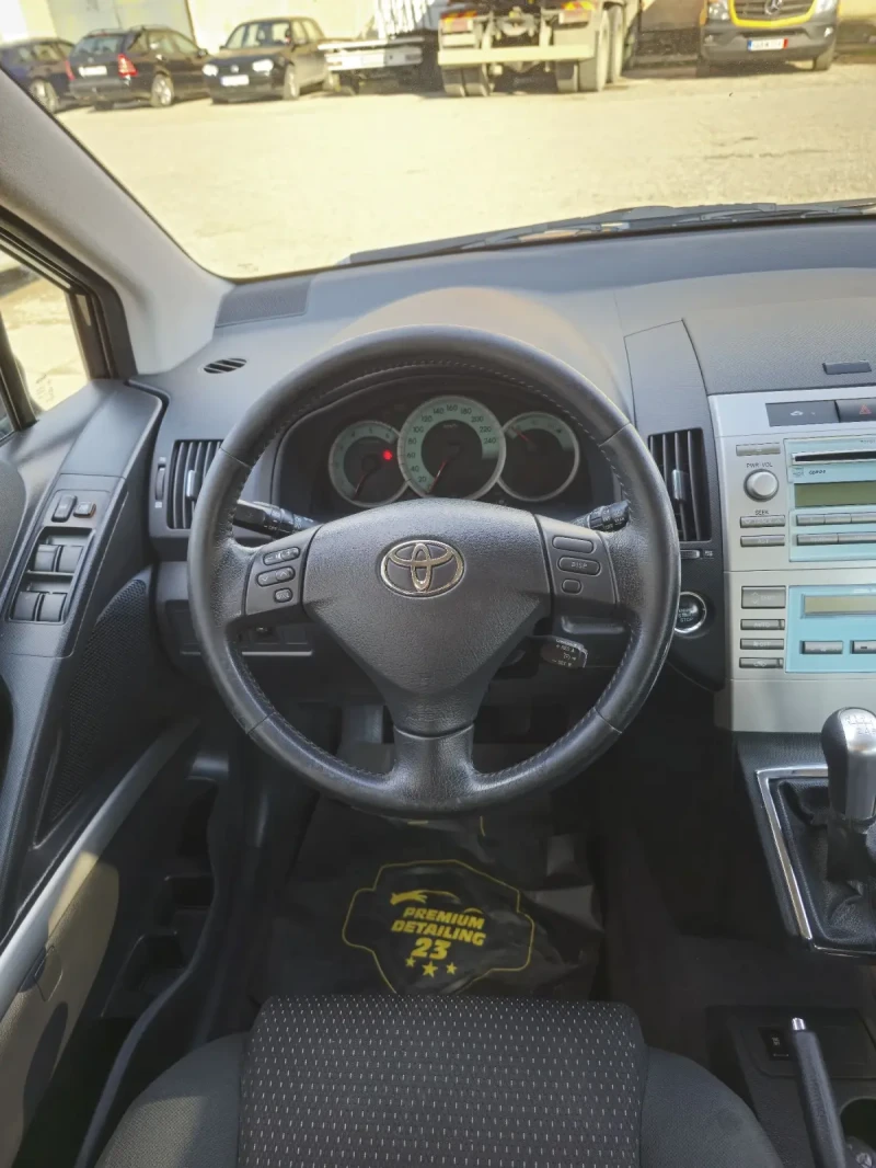 Toyota Verso 2.2 D-4-D, снимка 9 - Автомобили и джипове - 48979269