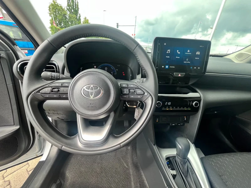Toyota Yaris Cross НОВ!/BUSINESS/116HP/NAVI/CAM/LED/ACC/CARPLAY/235g, снимка 9 - Автомобили и джипове - 51532872