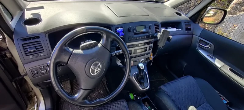 Toyota Corolla verso, снимка 6 - Автомобили и джипове - 52263191