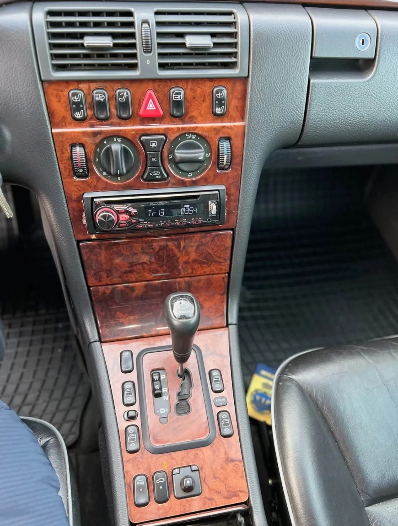 Mercedes-Benz E 270 2700 - изображение 7