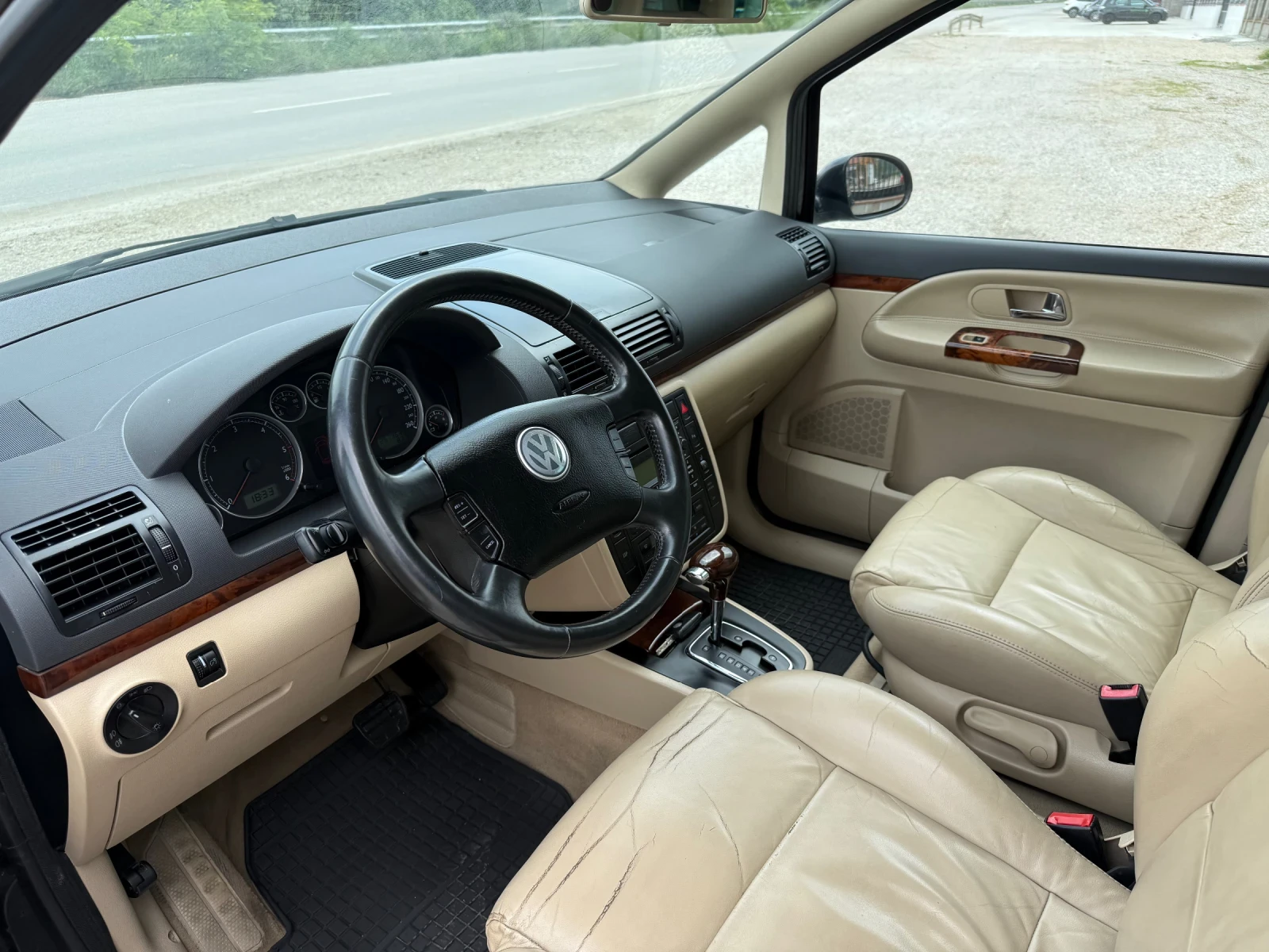 VW Sharan 1.9 TDI АВТОМАТ - изображение 10