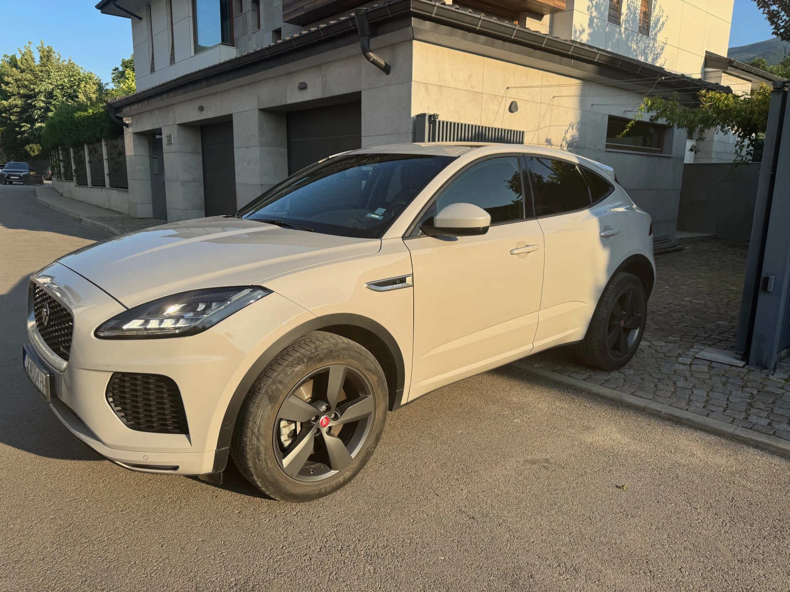 Jaguar E-pace R Dynamic - изображение 3