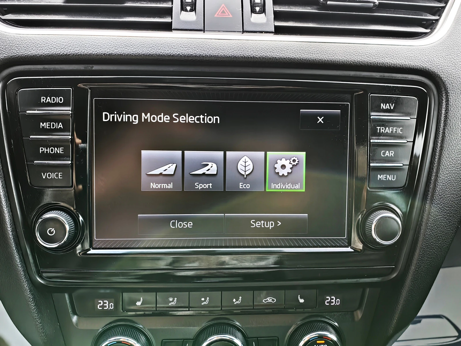 Skoda Octavia 2.0VRS!!ШВЕЙЦАРИЯ!DSG!DISTRONIK!КОЖА!!НАВИ!!FULL, снимка 15 - Автомобили и джипове - 54213922