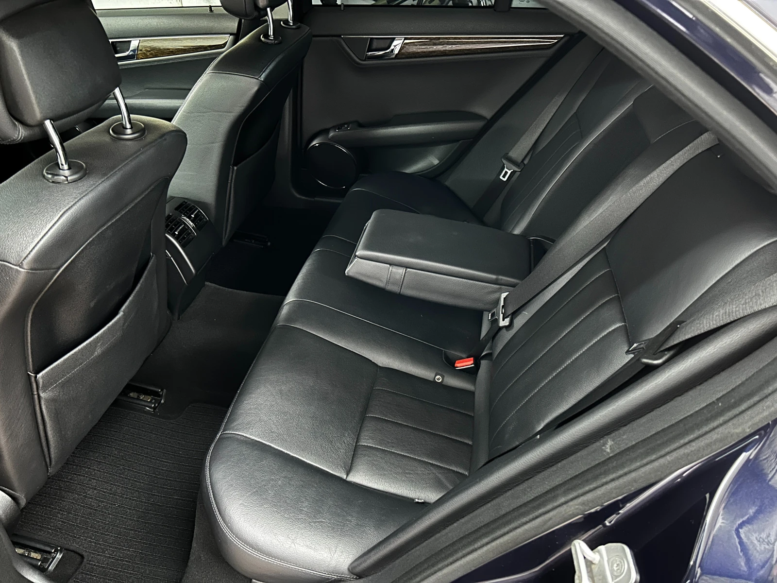 Mercedes-Benz C 220 CDI, снимка 13 - Автомобили и джипове - 54334572