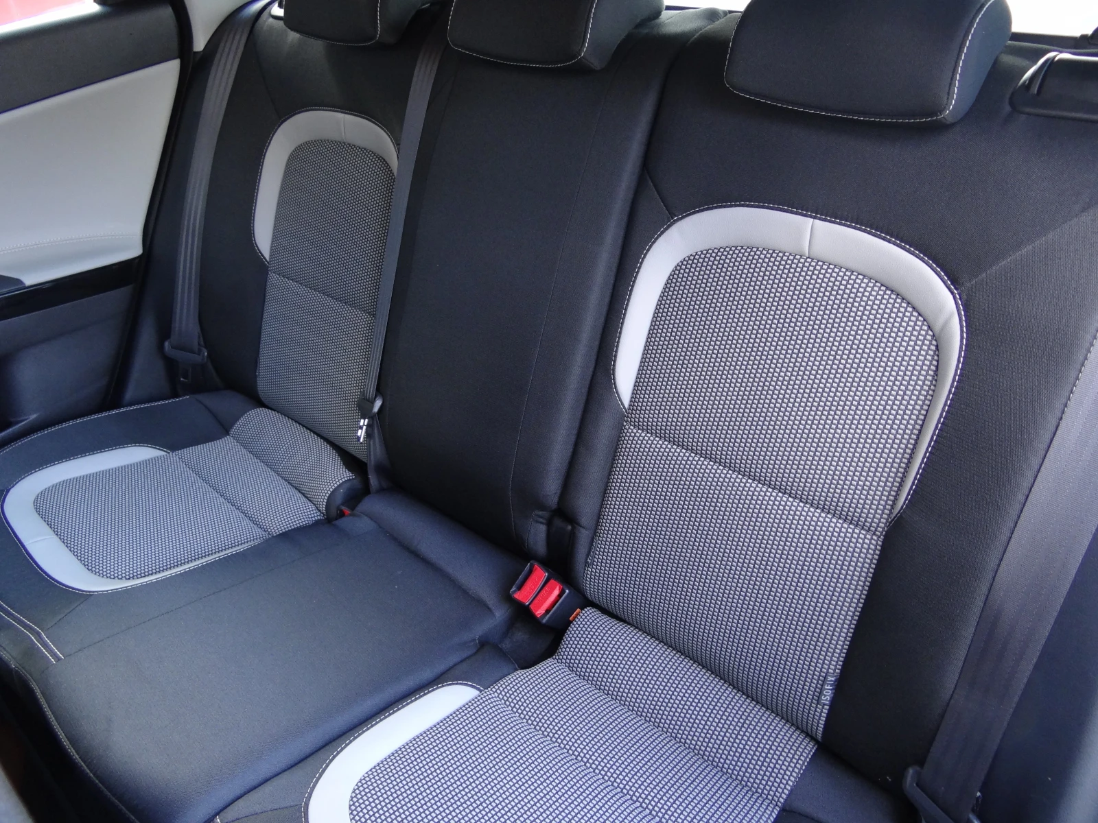Kia Ceed 1.4i - 100k.c. /Navi/Koja/Camera/Led/Euro-6/, снимка 13 - Автомобили и джипове - 54443224