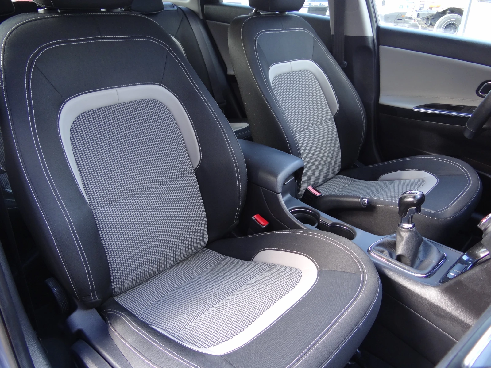 Kia Ceed 1.4i - 100k.c. /Navi/Koja/Camera/Led/Euro-6/, снимка 11 - Автомобили и джипове - 54443224