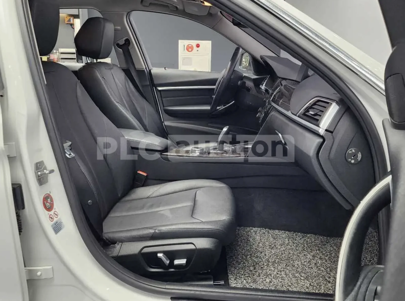 BMW 320 RWD B48, снимка 9 - Автомобили и джипове - 54525468