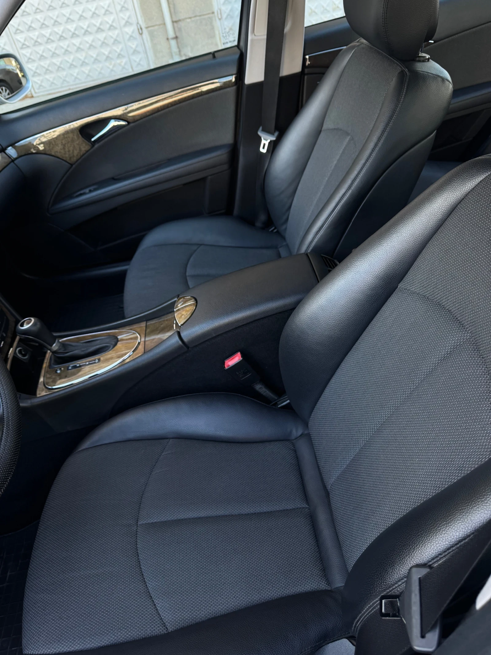 Mercedes-Benz E 220, снимка 4 - Автомобили и джипове - 54584383