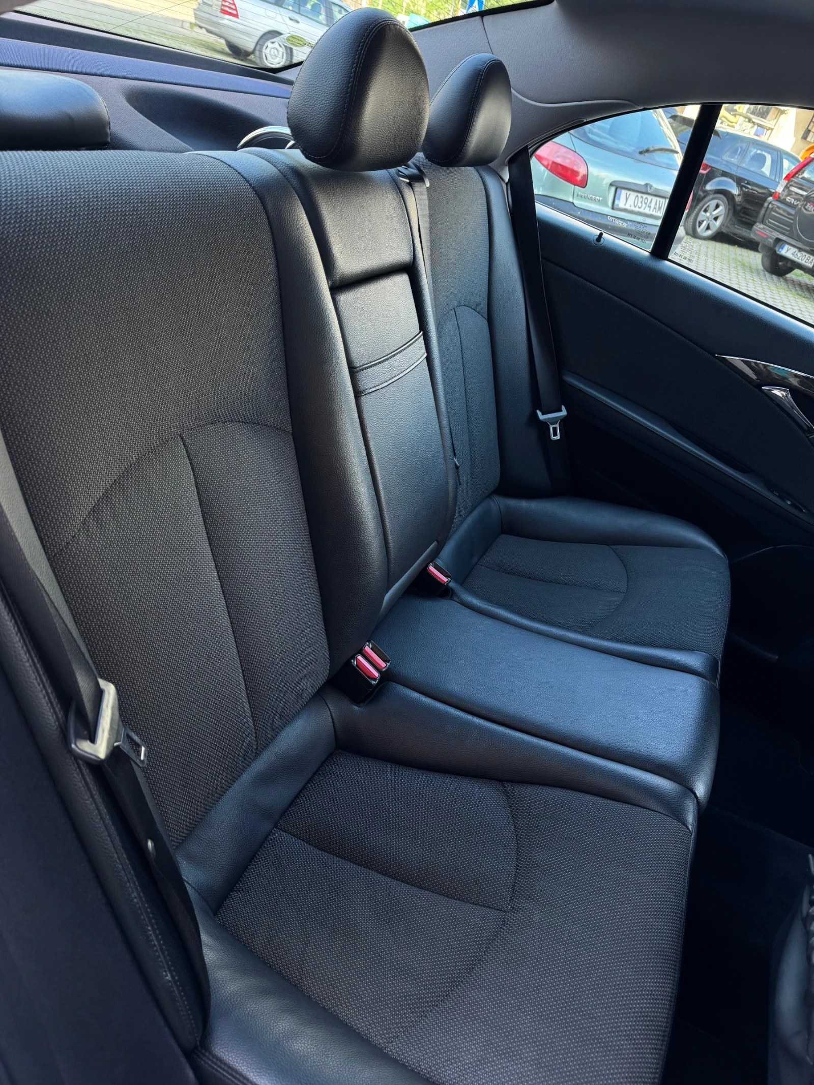 Mercedes-Benz E 220, снимка 6 - Автомобили и джипове - 54584383