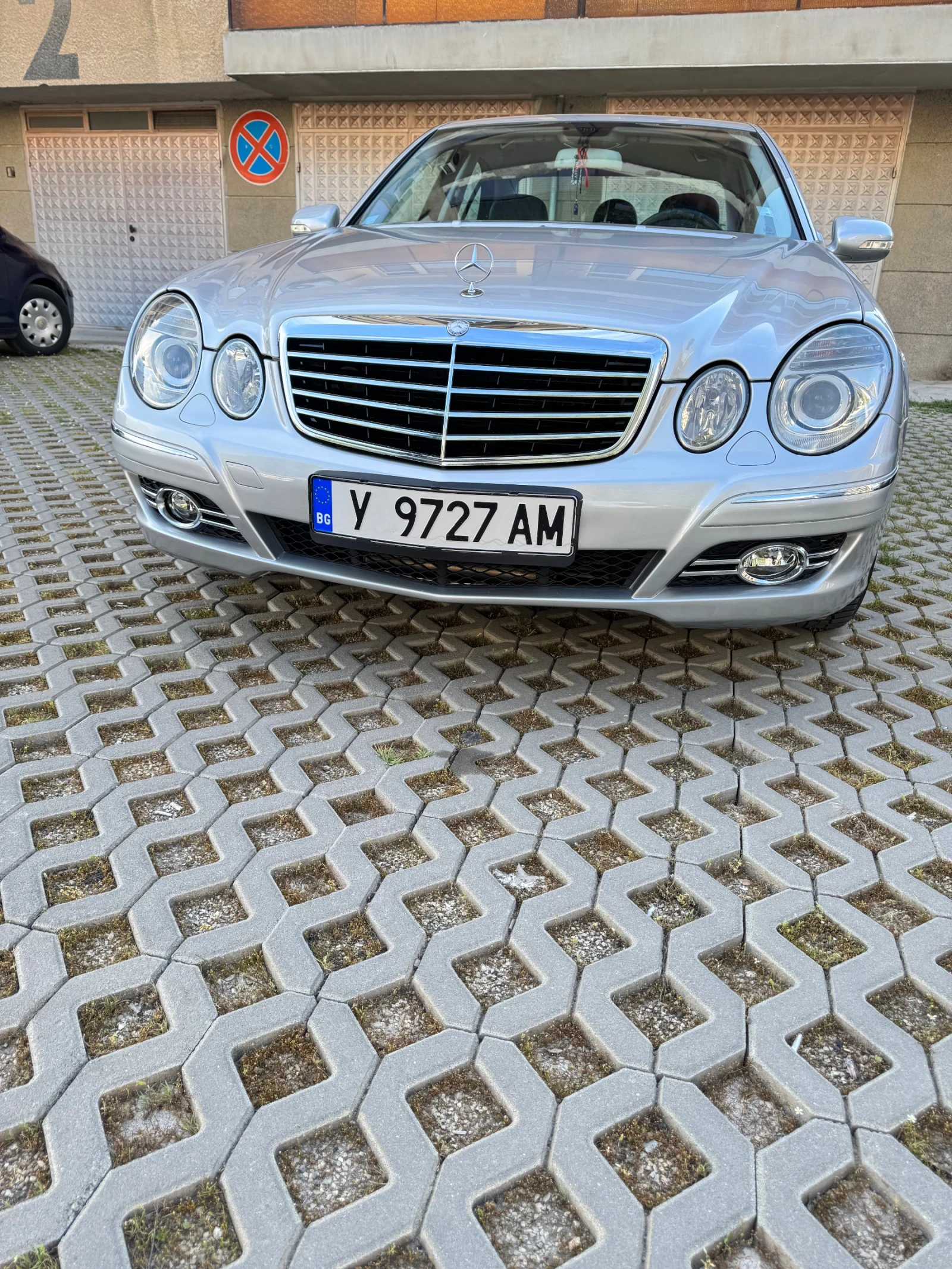 Mercedes-Benz E 220, снимка 2 - Автомобили и джипове - 54584383