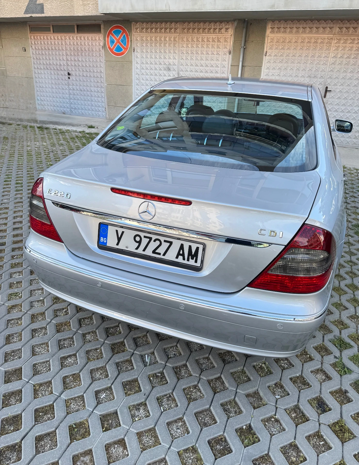 Mercedes-Benz E 220, снимка 3 - Автомобили и джипове - 54584383