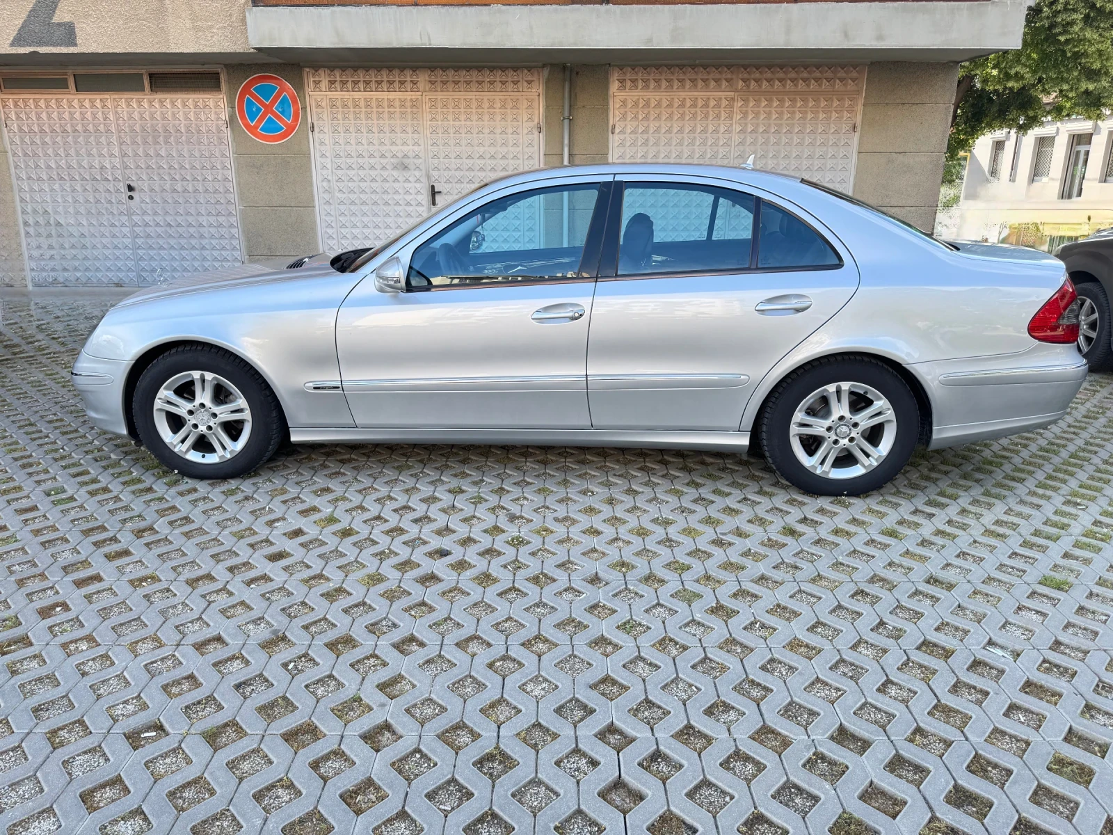 Mercedes-Benz E 220