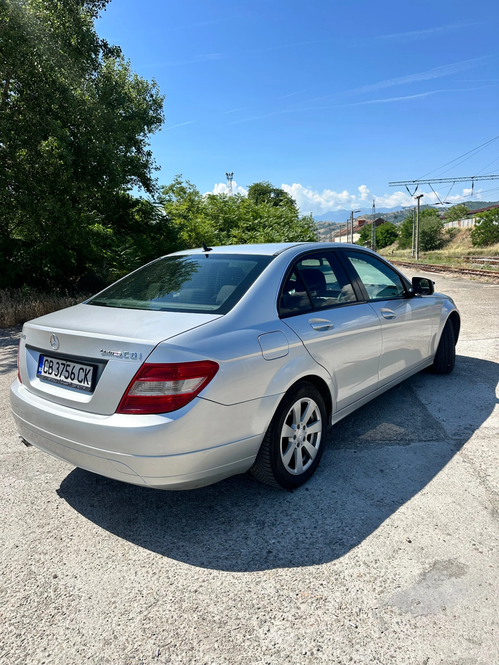 Mercedes-Benz 220, снимка 2 - Автомобили и джипове - 54768392