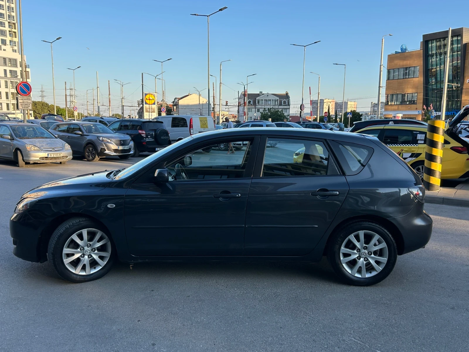 Mazda 3 1.6i, снимка 4 - Автомобили и джипове - 55707155
