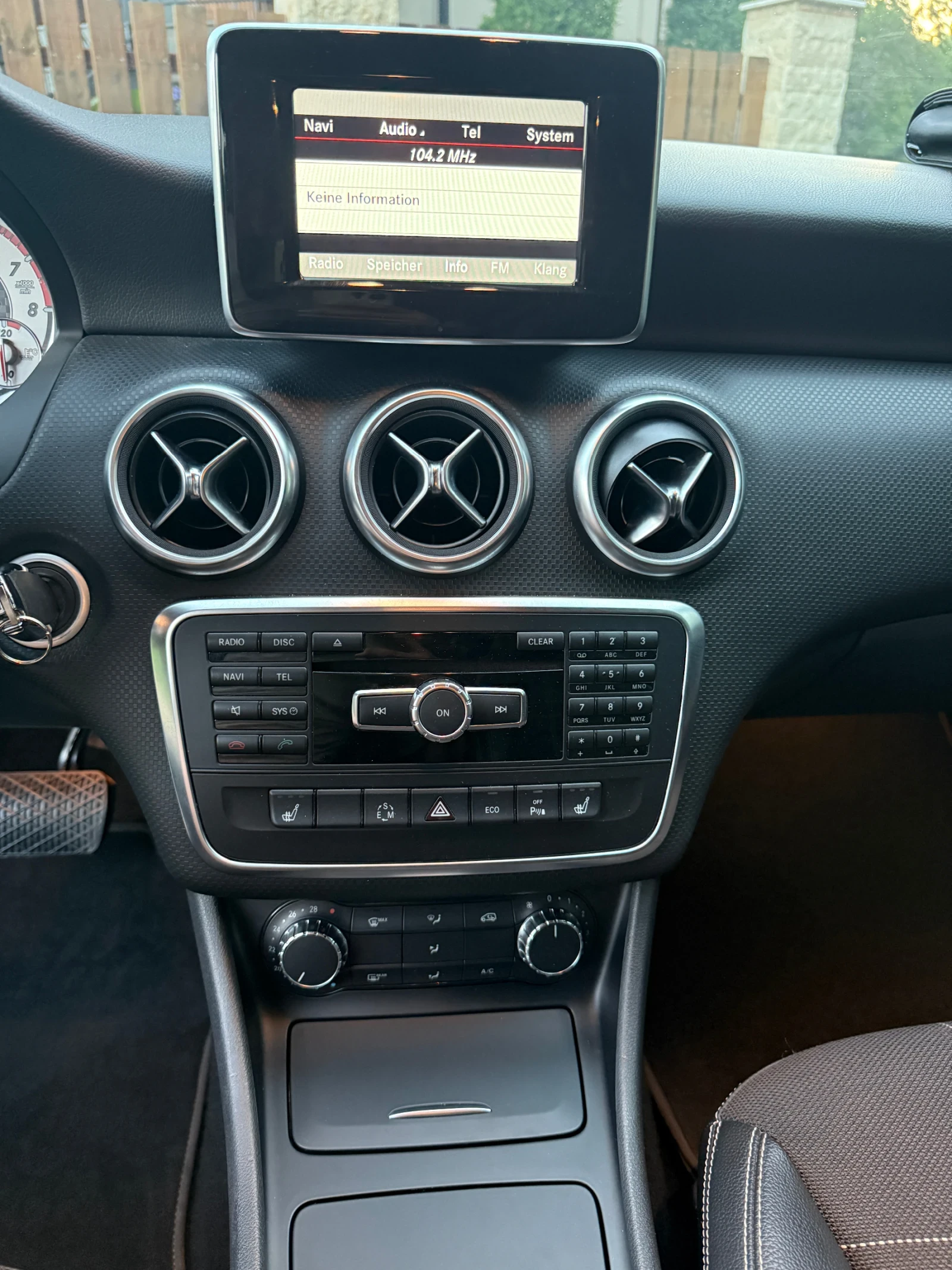 Mercedes-Benz A 180 Без Аналог на пазара!!!Самопаркиране* , снимка 15 - Автомобили и джипове - 55743164