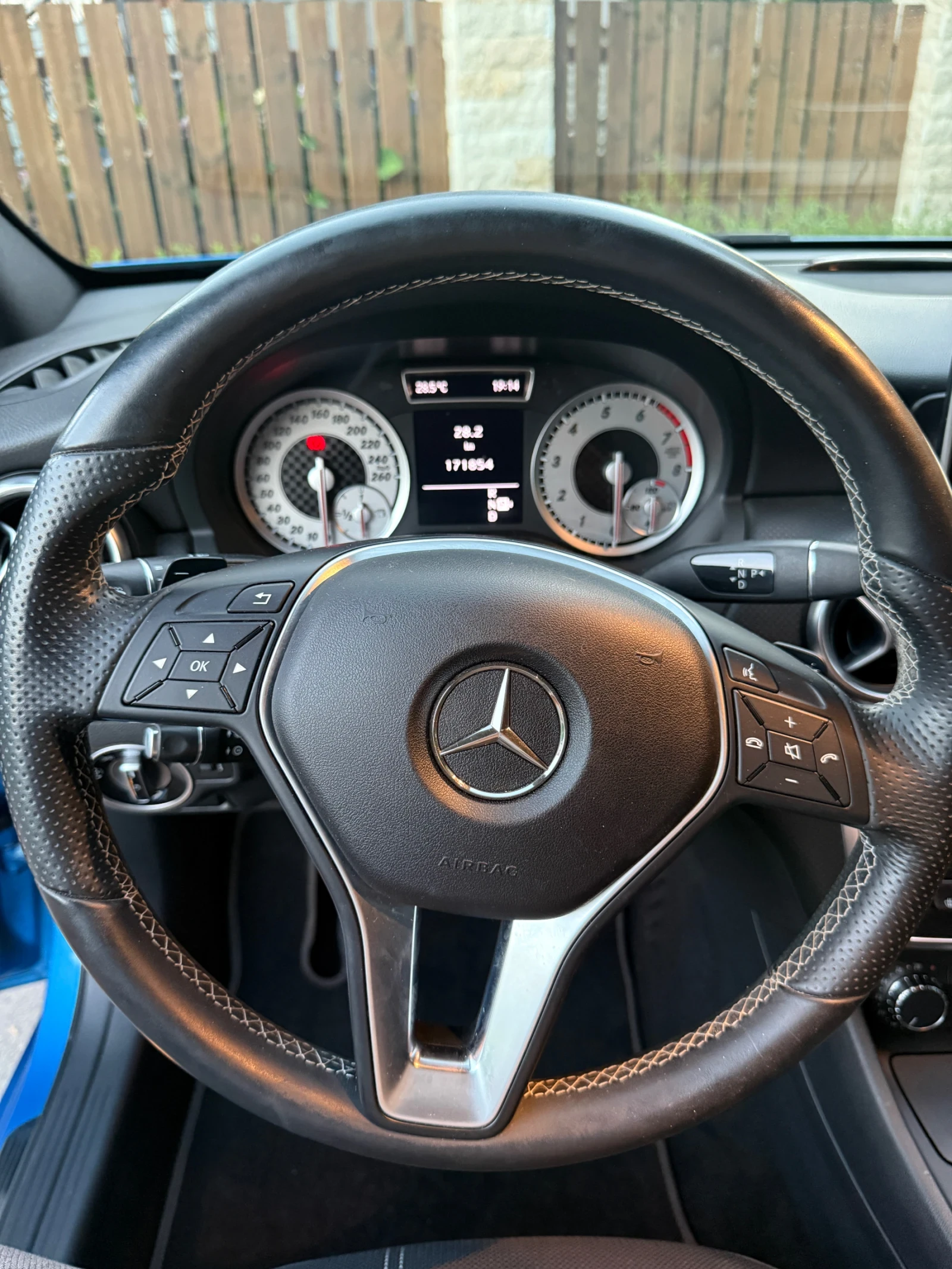 Mercedes-Benz A 180 Без Аналог на пазара!!!Самопаркиране* , снимка 14 - Автомобили и джипове - 55743164
