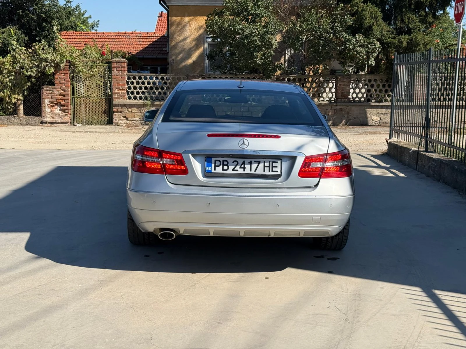 Mercedes-Benz E 220, снимка 11 - Автомобили и джипове - 56221997