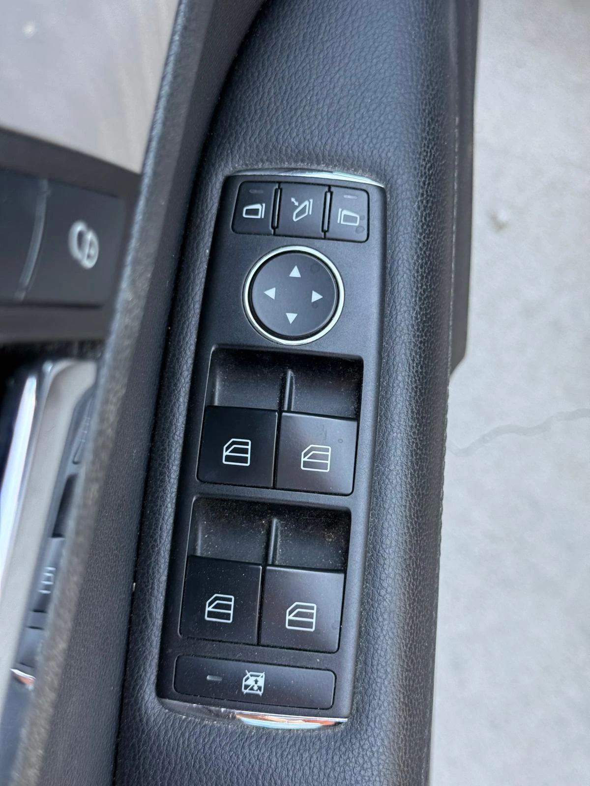 Mercedes-Benz E 220, снимка 15 - Автомобили и джипове - 56221997