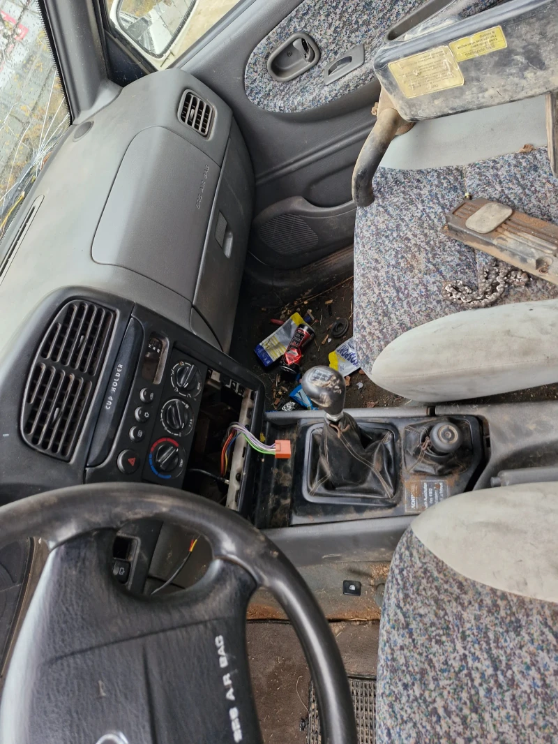 Kia Sportage 2.0 i, снимка 5 - Автомобили и джипове - 53331587