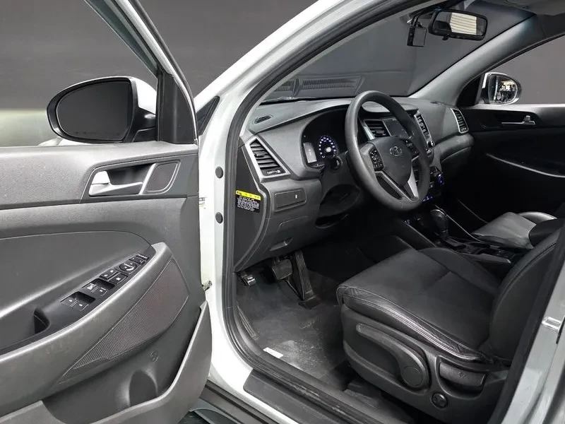 Hyundai Tucson 2.0 - САМО 30% АВАНС, снимка 11 - Автомобили и джипове - 56065845